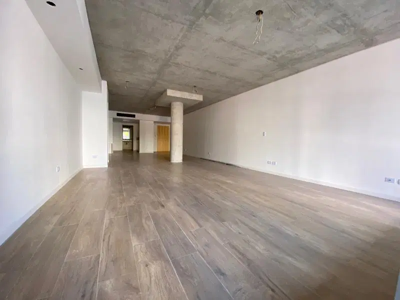 Venta: Hermosa oficina o vivienda de 72m2 sobre Av. Libertador! Piscina Gimnasio Parrilla 5