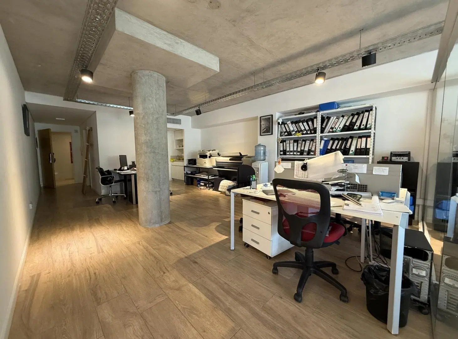 Venta: Hermosa oficina o vivienda de 72m2 sobre Av. Libertador! Piscina Gimnasio Parrilla 3