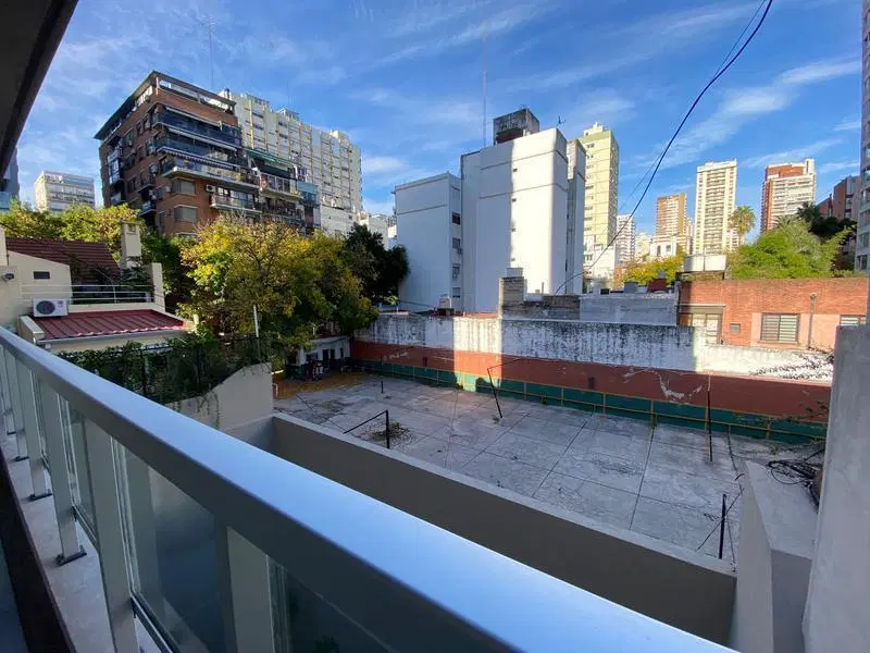 Venta: Hermosa oficina o vivienda de 72m2 sobre Av. Libertador! Piscina Gimnasio Parrilla 5