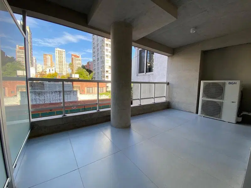 Venta: Hermosa oficina o vivienda de 72m2 sobre Av. Libertador! Piscina Gimnasio Parrilla 2