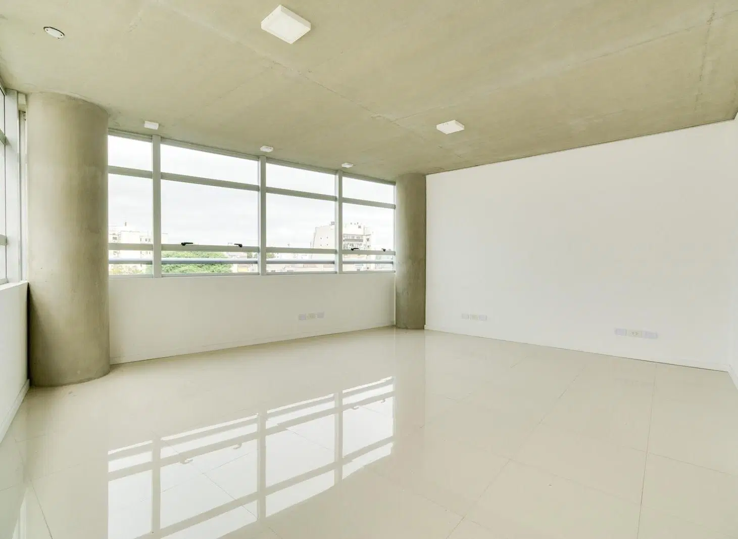 Venta con renta: Oficina premium 68m2 · Cochera fija 2 bauleras · Seg. 24 horas 1