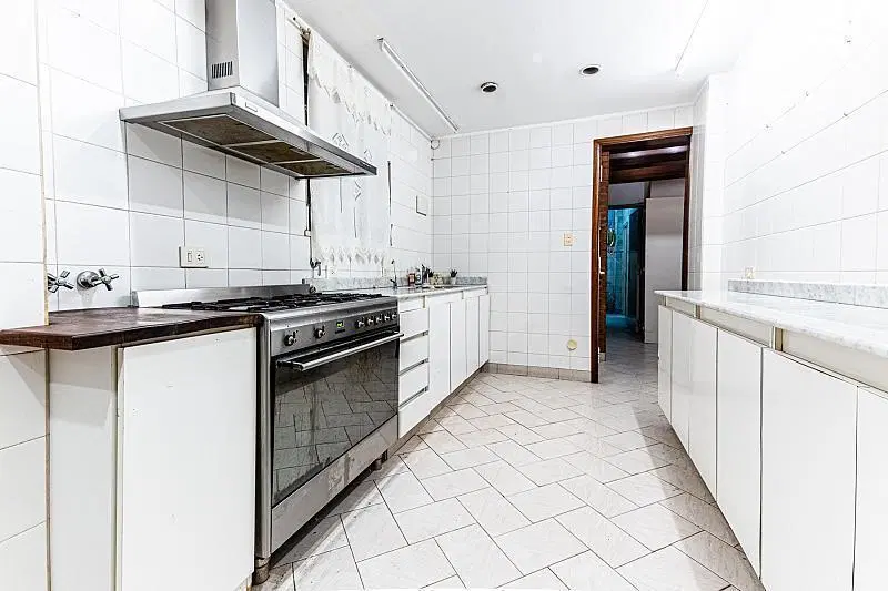 Venta Excelente piso de categoría - 250 m2 - 4 dormitorios - dependencia patio y balcon 3