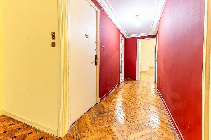 Venta a reciclar - excelente piso de categoría - 250m2 - 3 dormitorios - dependencia - patio balcón 4