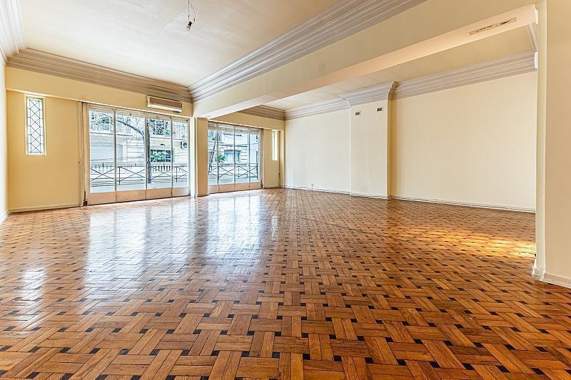 Venta a reciclar - excelente piso de categoría - 250m2 - 3 dormitorios - dependencia - patio balcón