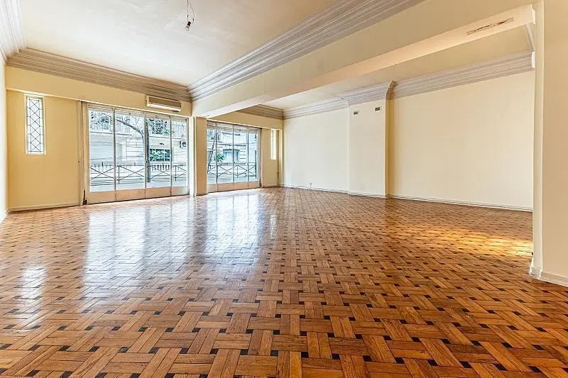 Venta a reciclar - excelente piso de categoría - 250m2 - 3 dormitorios - dependencia - patio balcón 1