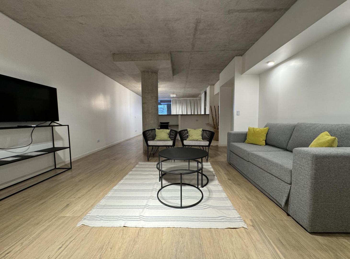 Venta con renta!! Hermosa oficina o vivienda de 84m2 sobre Av. Libertador! Piscina Gimnasio Parrilla
