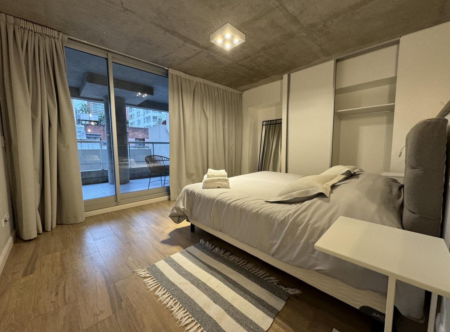 Venta con renta!! Hermosa oficina o vivienda de 84m2 sobre Av. Libertador! Piscina Gimnasio Parrilla