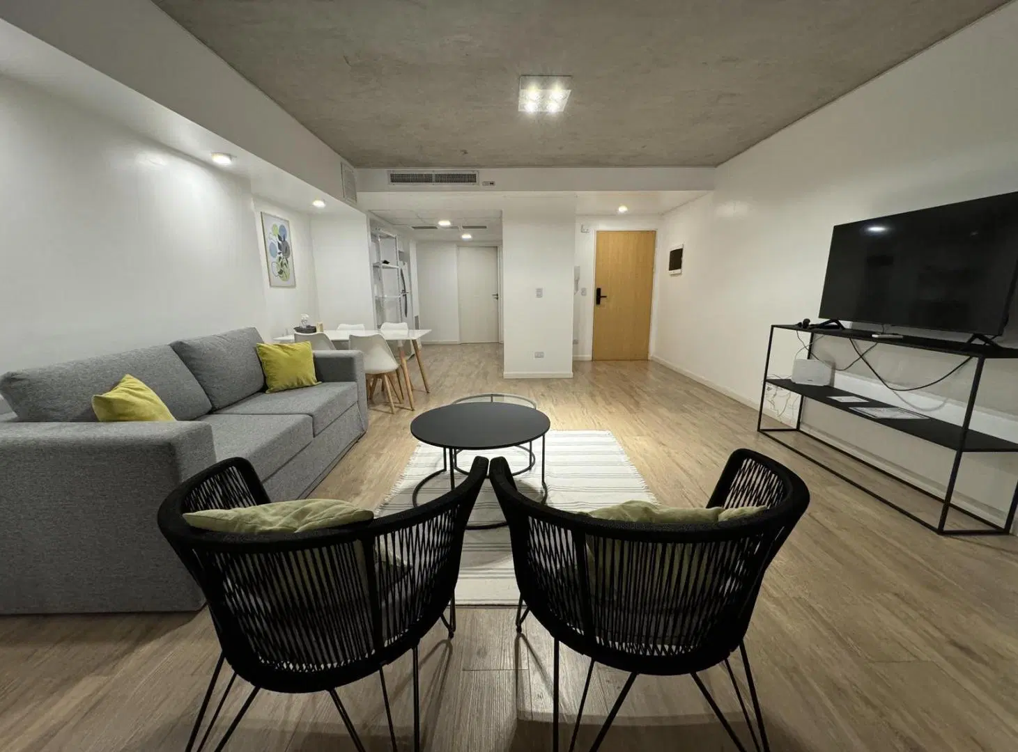 Venta con renta!! Hermosa oficina o vivienda de 84m2 sobre Av. Libertador! Piscina Gimnasio Parrilla 5