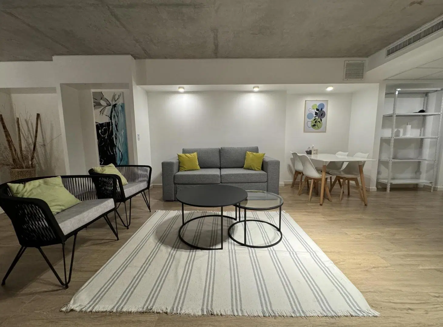 Venta con renta!! Hermosa oficina o vivienda de 84m2 sobre Av. Libertador! Piscina Gimnasio Parrilla 5