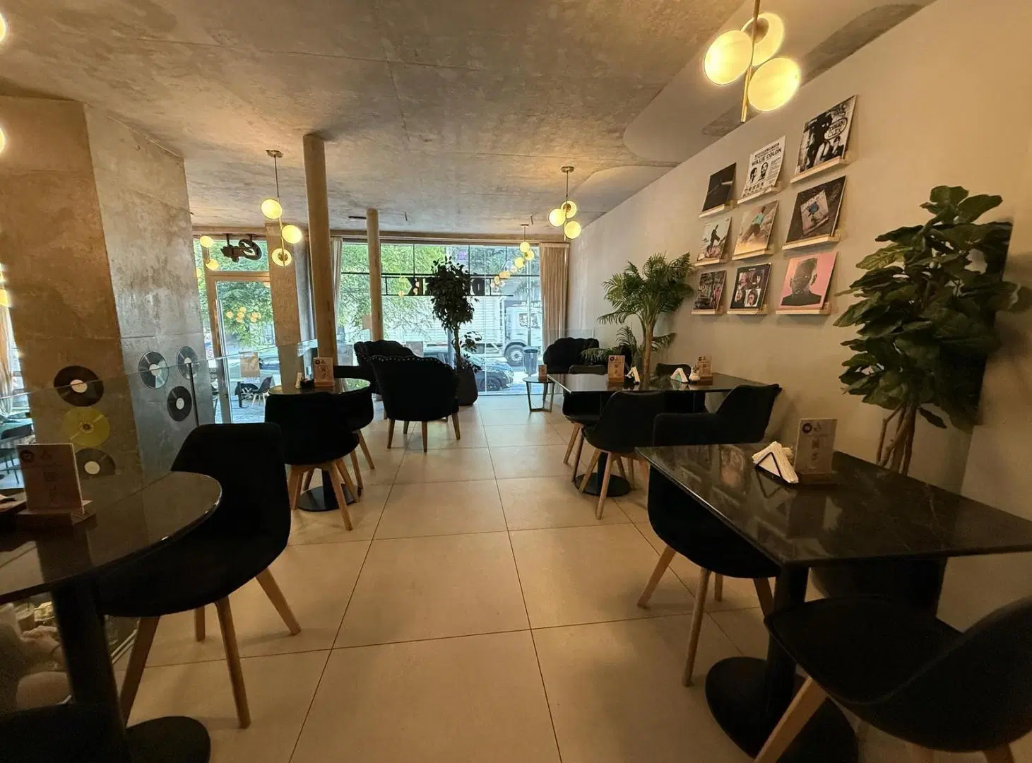 Venta con renta Espectacular local sobre Avenida Directorio 151m2 Apto todo destino 3