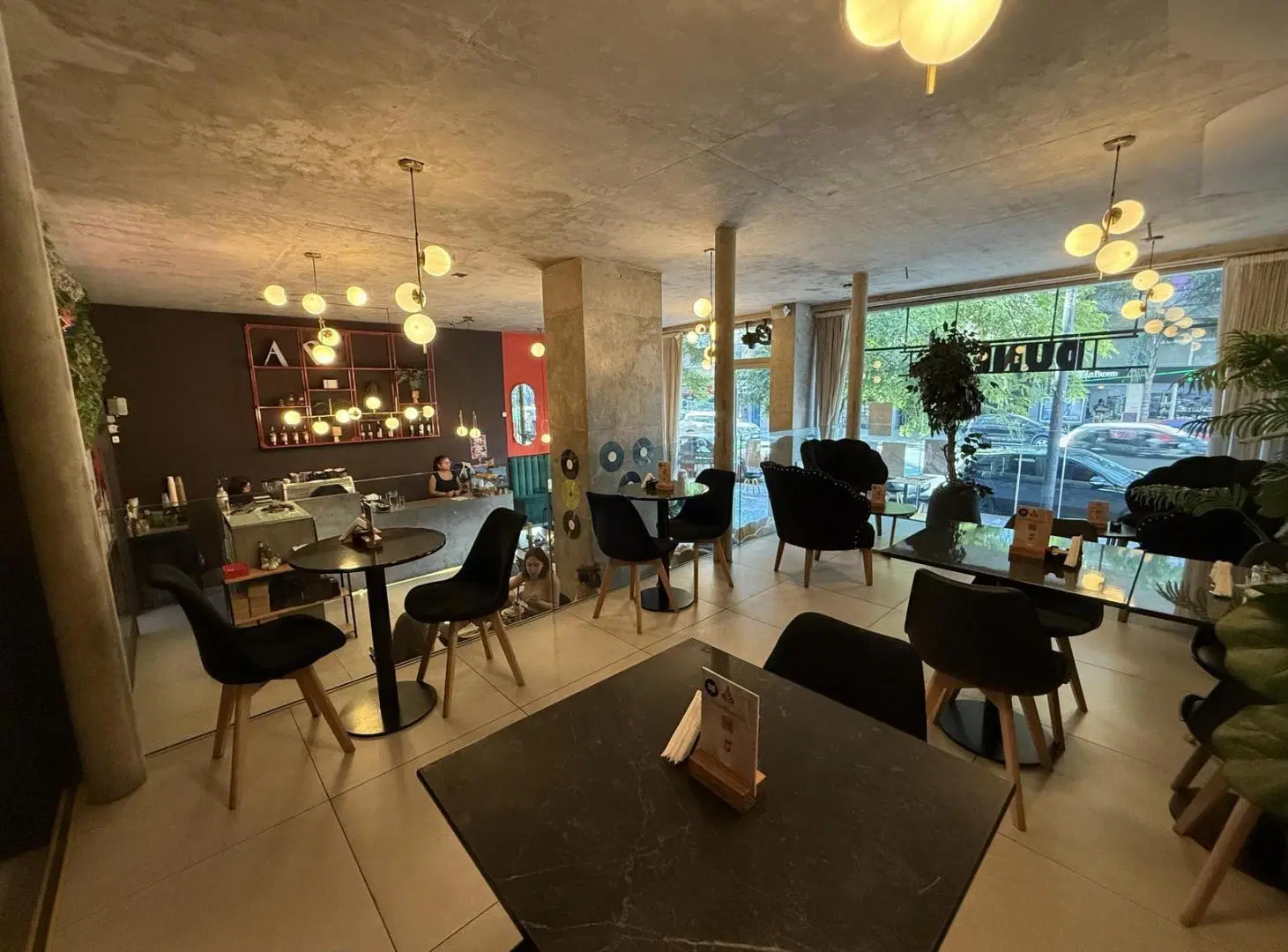Venta con renta Espectacular local sobre Avenida Directorio 151m2 Apto todo destino 2