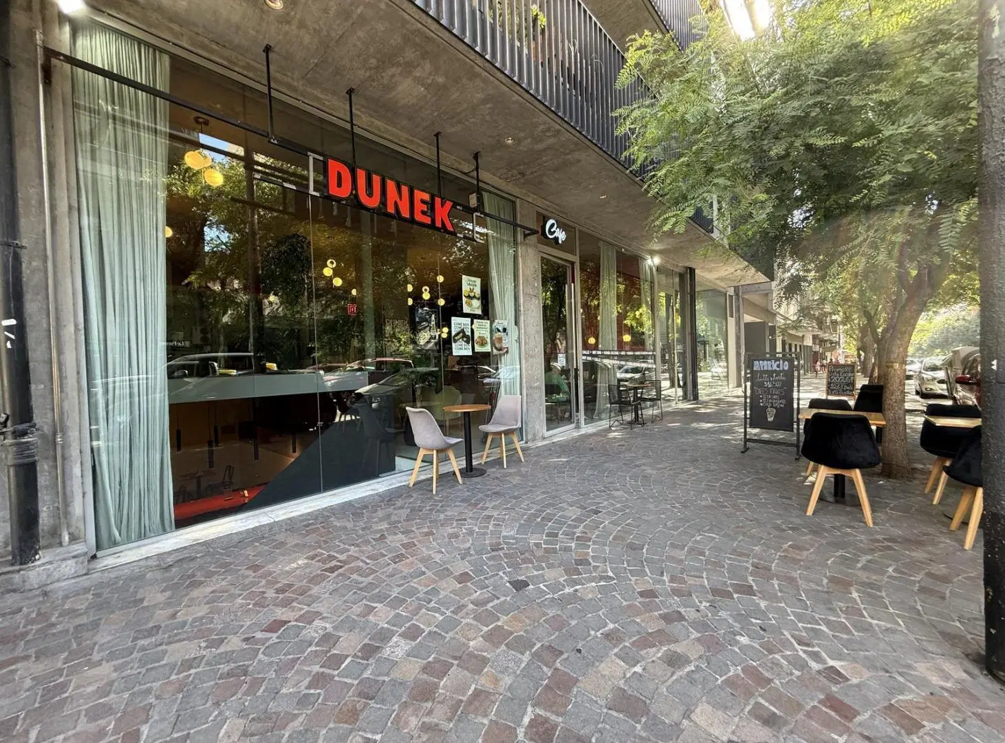 Venta con renta Espectacular local sobre Avenida Directorio 151m2 Apto todo destino 3
