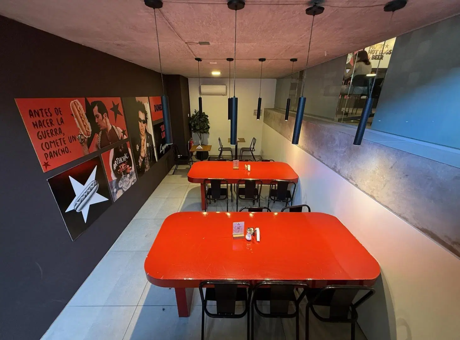 Venta con renta Espectacular local sobre Avenida Directorio 151m2 Apto todo destino 4
