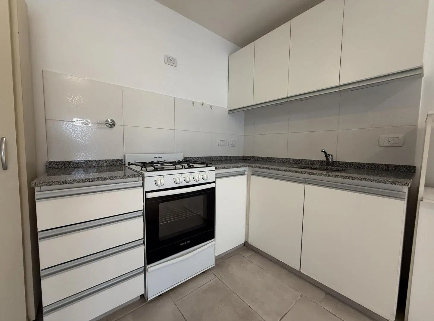 Venta Hermoso monoambiente APTO PROFESIONAL · Súper luminoso! 2