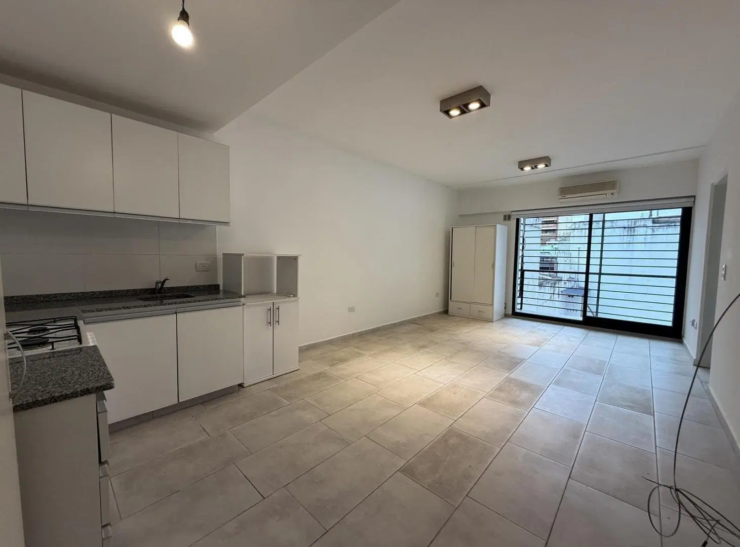 Venta Hermoso monoambiente APTO PROFESIONAL · Súper luminoso! 2