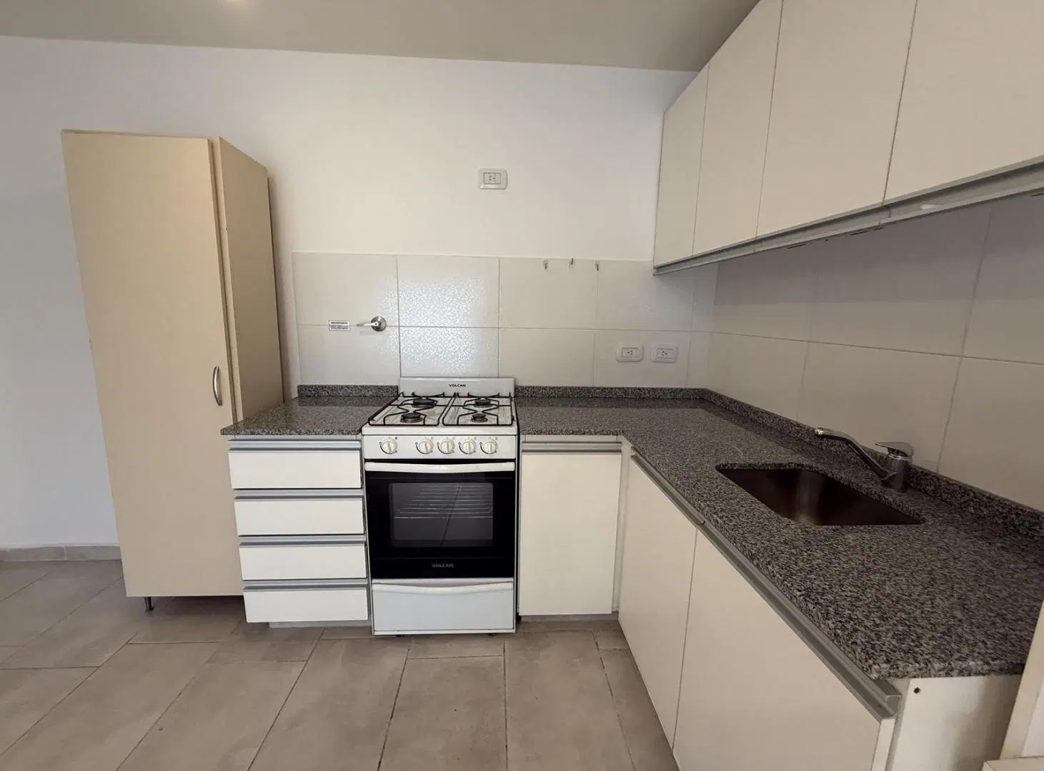 Venta Hermoso monoambiente APTO PROFESIONAL · Súper luminoso! 4