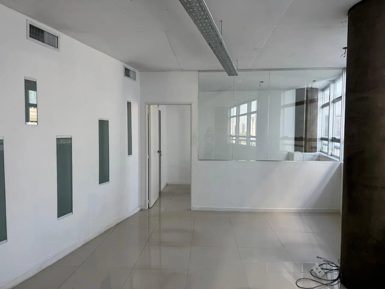 Alquiler: Oficina premium de 75m2 · Cochera fija incluida · Seguridad 24 horas 4