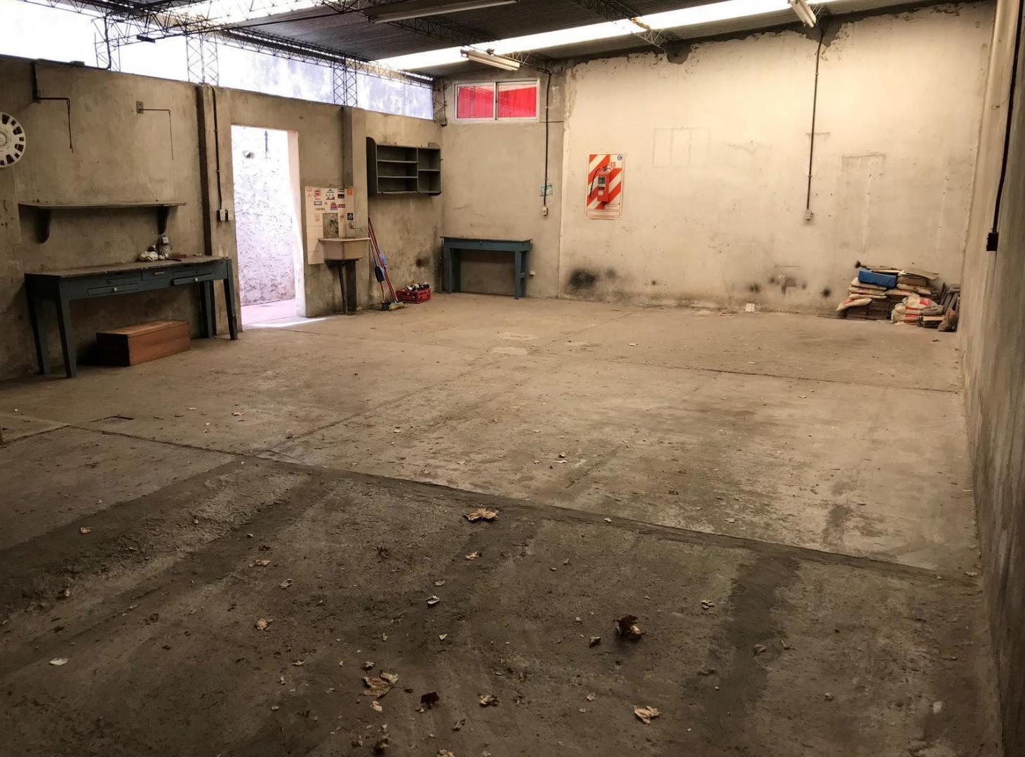 Foto de Alquiler Depósito galpon 330m2 - Excelente ubicación, imagen 1