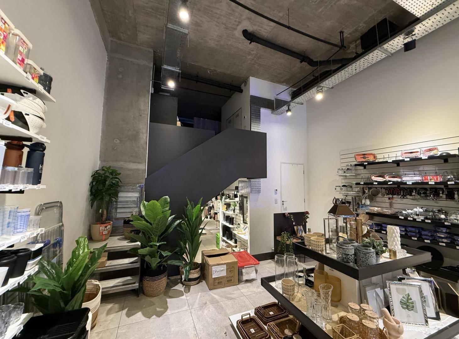 Foto de Venta local comercial sobre Avenida Directorio 240m2, imagen 3