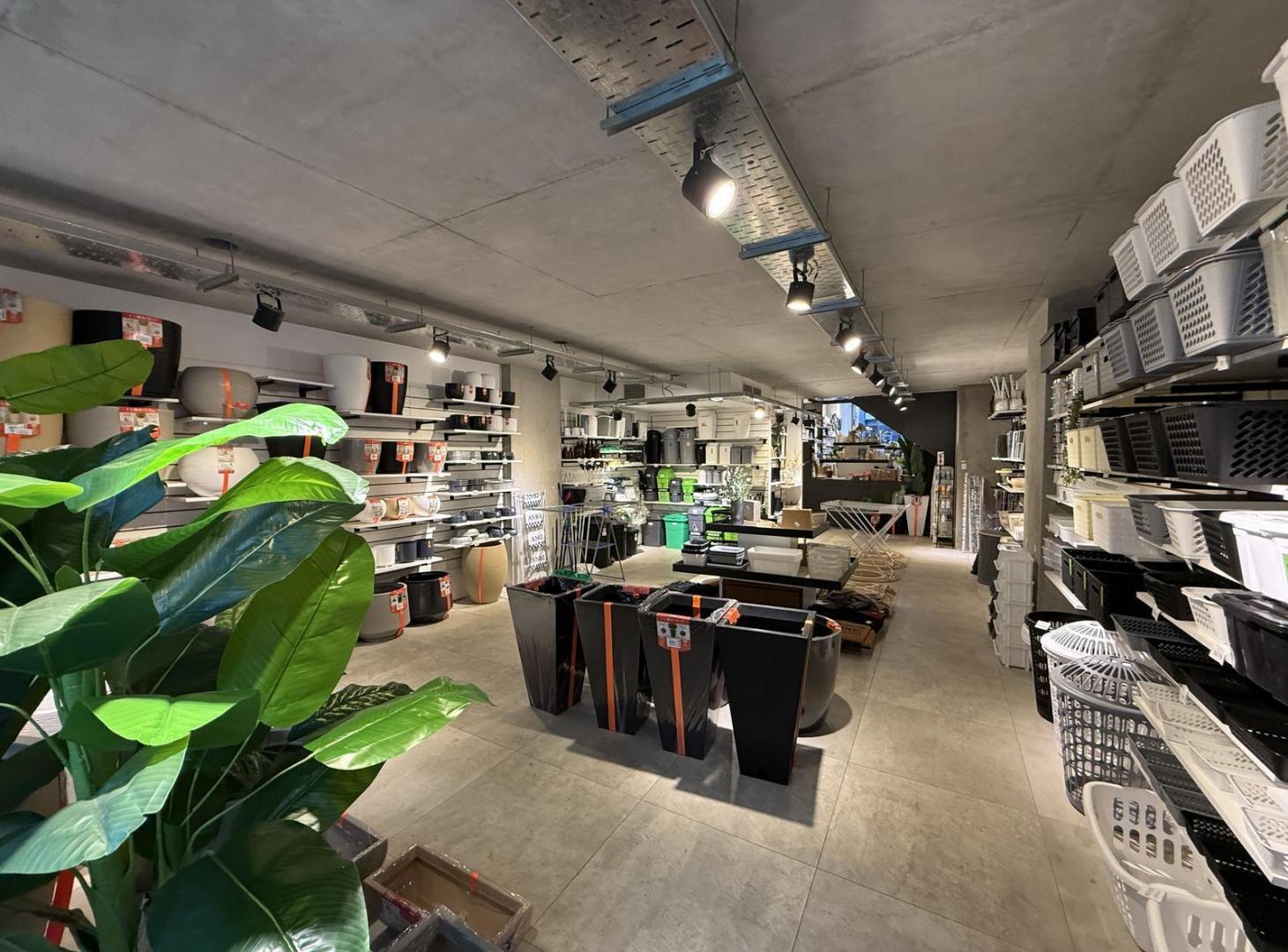 Foto de Venta local comercial sobre Avenida Directorio 240m2, imagen 5