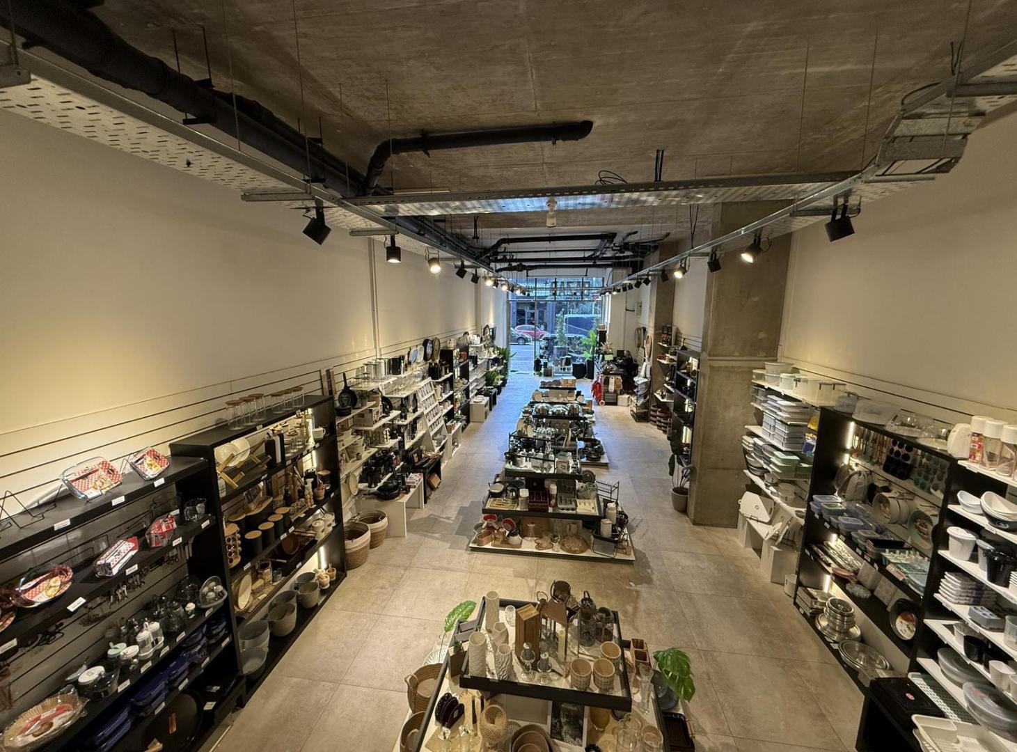 Foto de Venta local comercial sobre Avenida Directorio 240m2, imagen 4