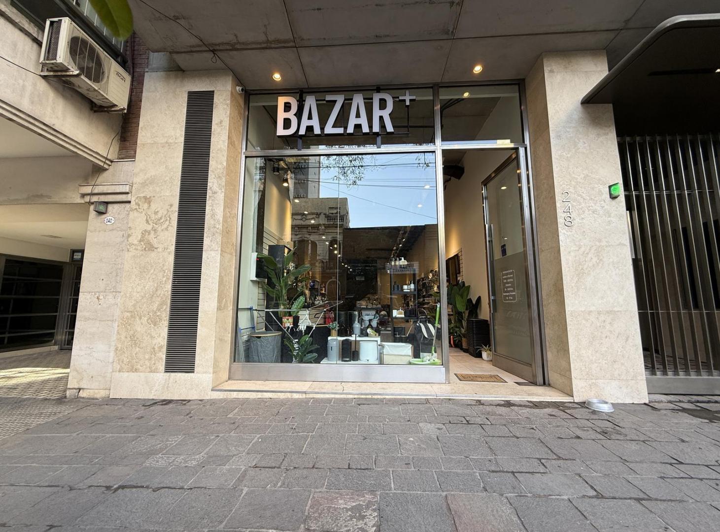 Foto de Venta local comercial sobre Avenida Directorio 240m2, imagen 2