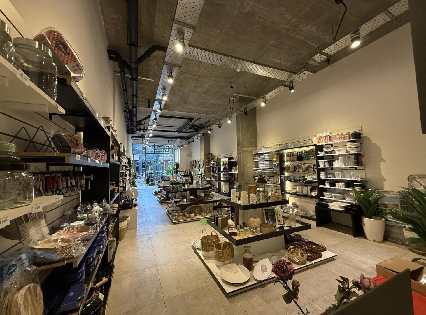 Foto de Venta local comercial sobre Avenida Directorio 240m2, imagen 4