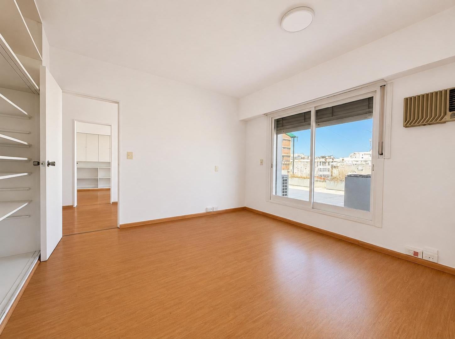 Foto de Alquiler Oficina con terraza · 150m2 total (100 m2 cubiertos) 5, imagen 3