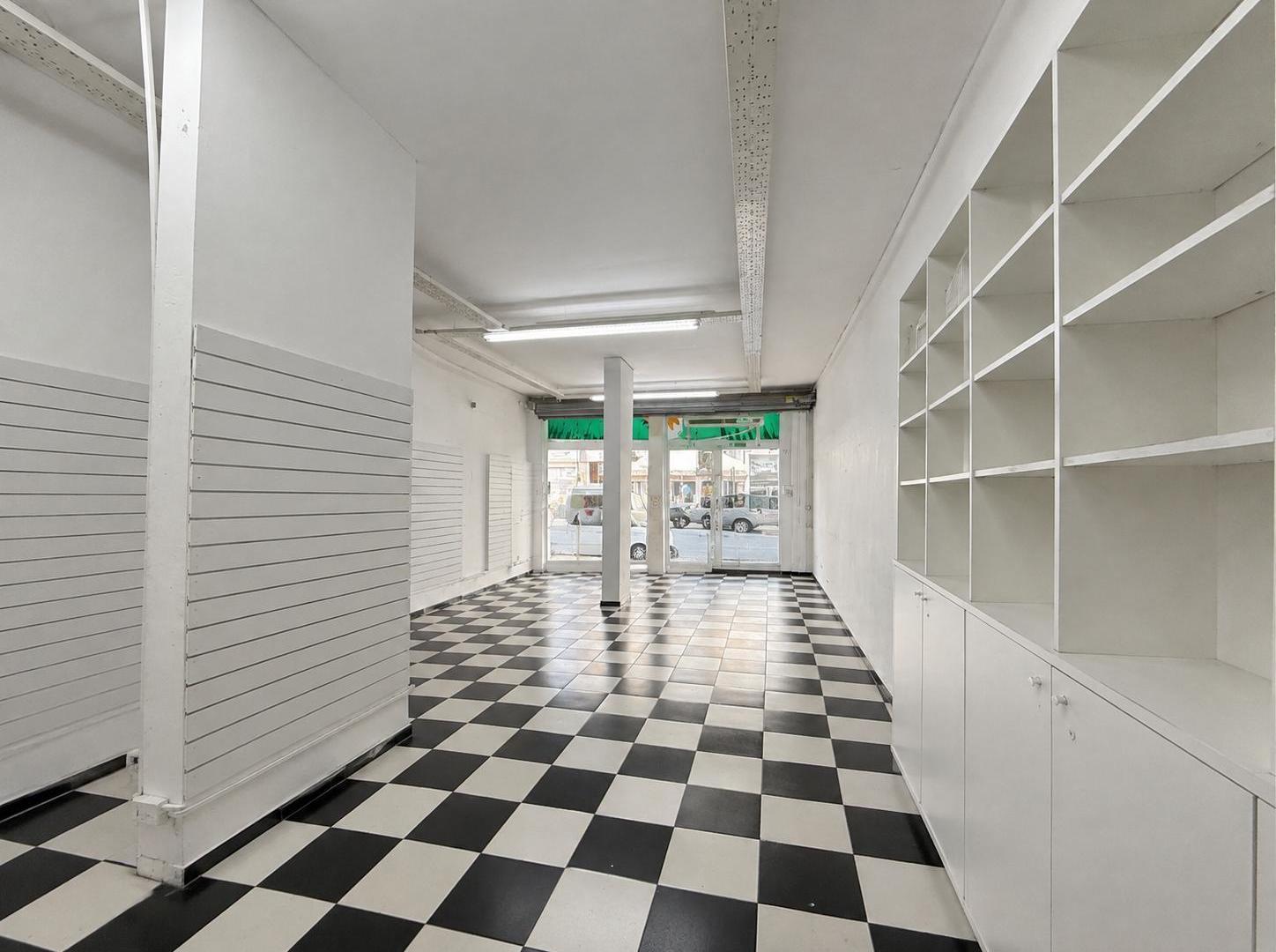 Foto de ALQUILER LOCAL COMERCIAL SOBRE AVENIDA 270m2, imagen 2