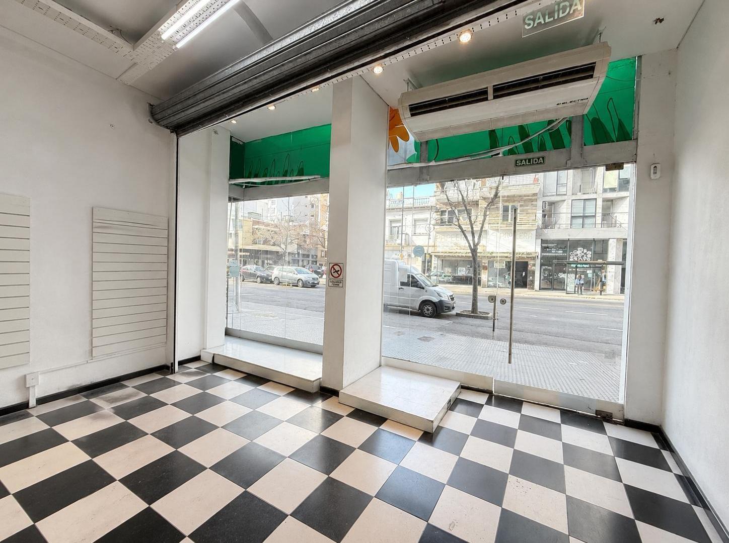 Foto de ALQUILER LOCAL COMERCIAL SOBRE AVENIDA 270m2, imagen 5