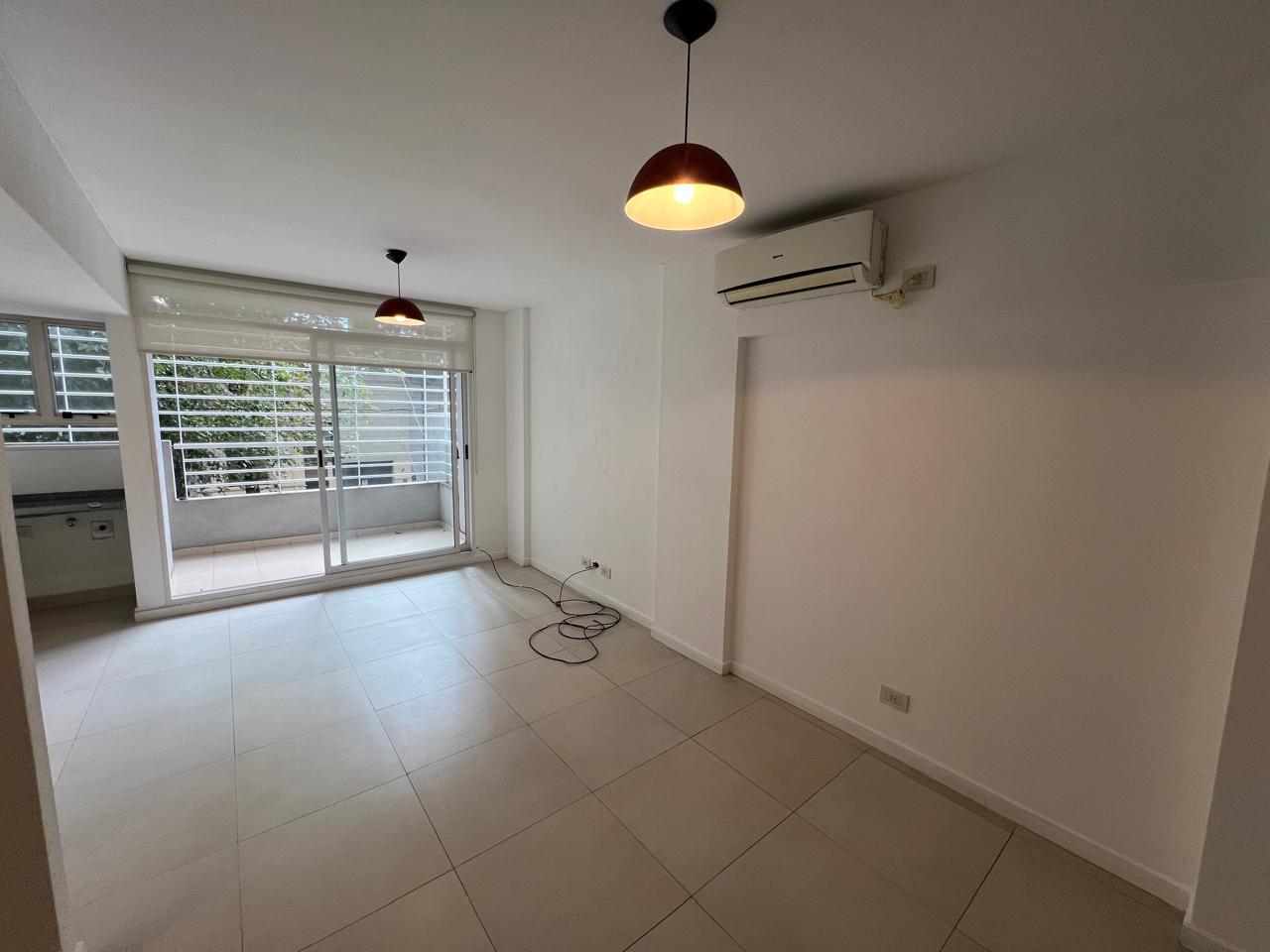 Foto de Alquiler: 2 ambientes amplios y luminosos en excelente estado - cochera, imagen 3
