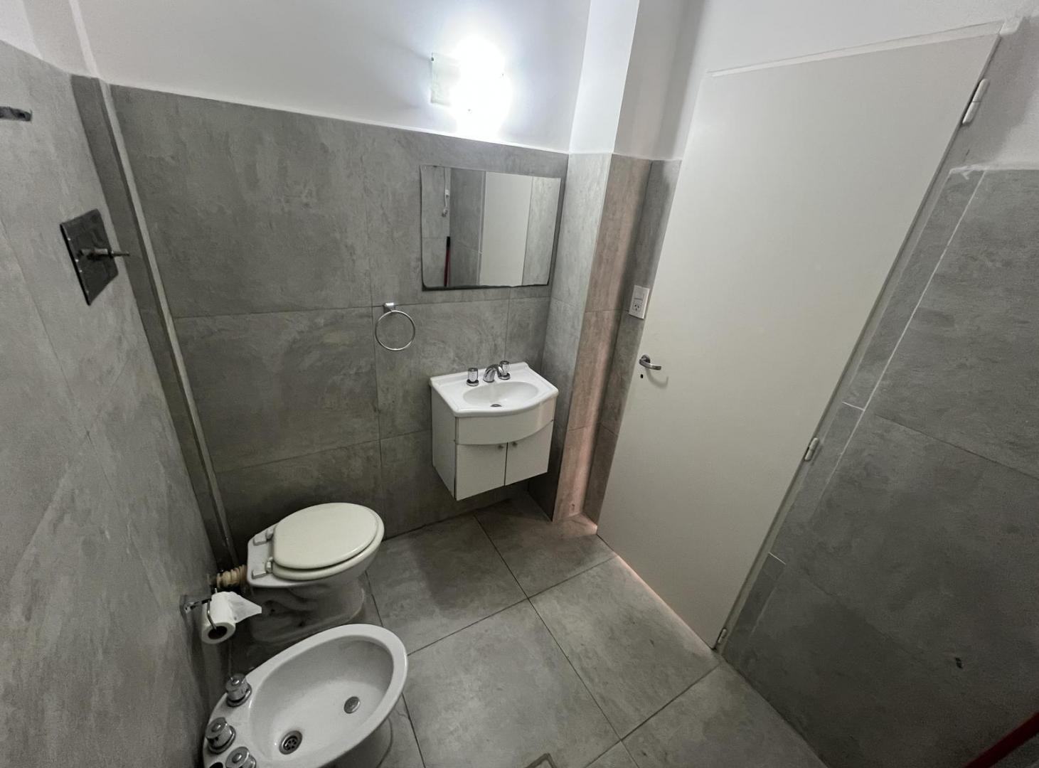 Foto de VENTA CAÑITAS Apto profesional VIVIENDA u OFICINA / CONSULTORIO Bajas, imagen 2