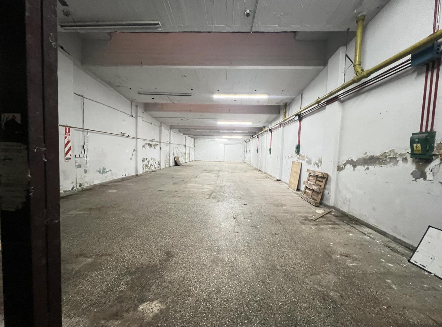 Foto de Alquiler: Galpón / Deposito con oficinas y entrada de camiones en Villa, imagen 1