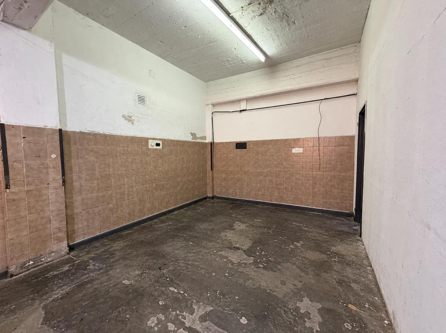 Foto de ALQUILER GALPON DEPOSITO OFICINAS 207m2 cubiertos Lote propio, imagen 2