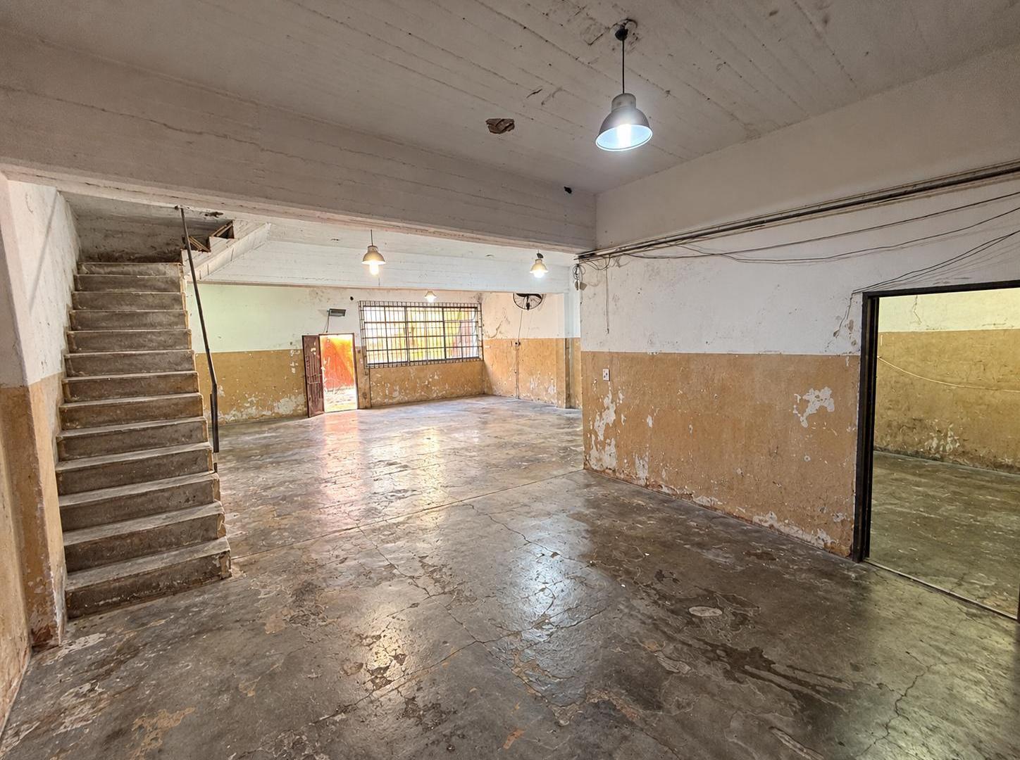 Foto de ALQUILER GALPON DEPOSITO OFICINAS 207m2 cubiertos Lote propio, imagen 1