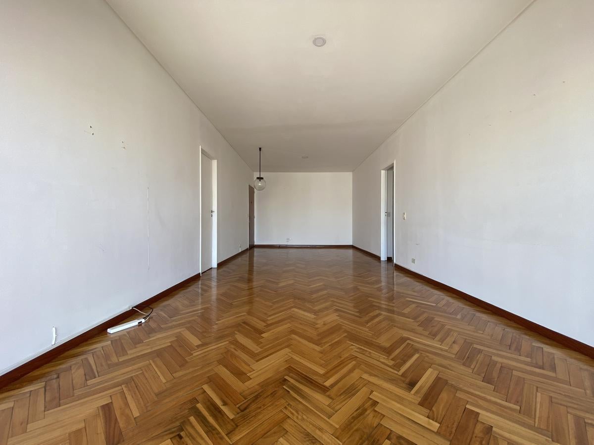 Foto de ALQUILER 4 ambientes con dependencia piso alto · Super luminoso! Vista, imagen 4
