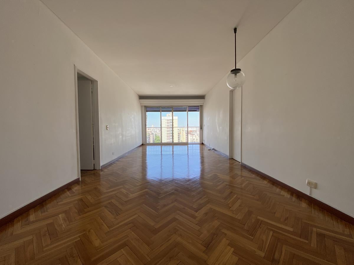 Foto de ALQUILER 4 ambientes con dependencia piso alto · Super luminoso! Vista, imagen 1
