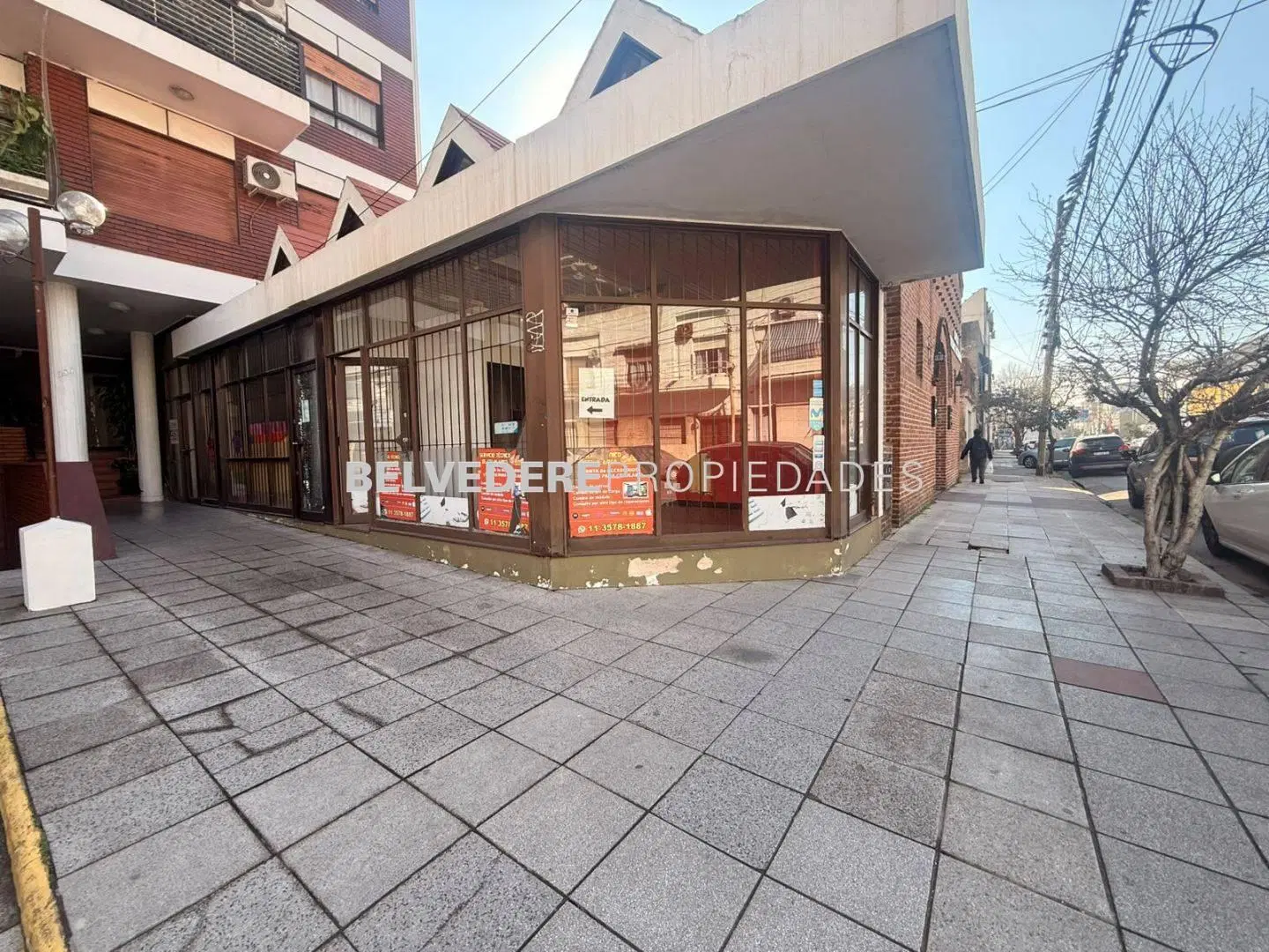 Local comercial con excelente visibilidad - Frente vidriado, luminoso - Avellane 1