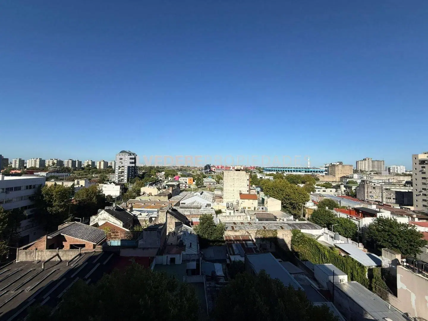 2 amb al frente en piso alto con balcón + full amenities | 4