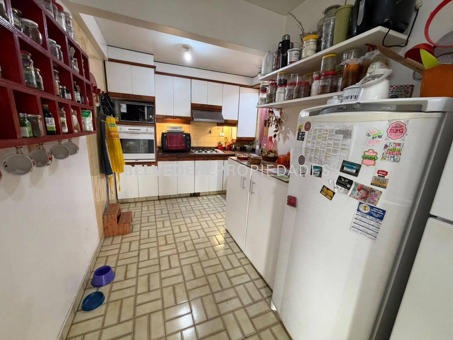 Foto de Depto 4 amb. apto crédito, 3 dorm. y 2 baños balcón corrido, a 1 cuadra de Av., imagen 2