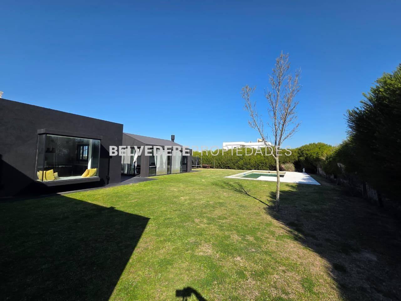 Foto de Casa moderna amoblada con piscina, quincho y domótica, imagen 5