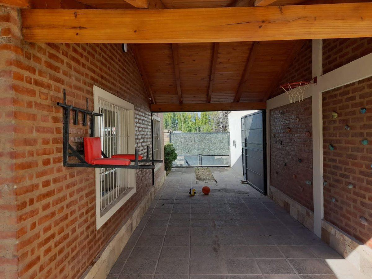 Venta Casa Nivel Gerencial 4 Dorm. Plottier 2