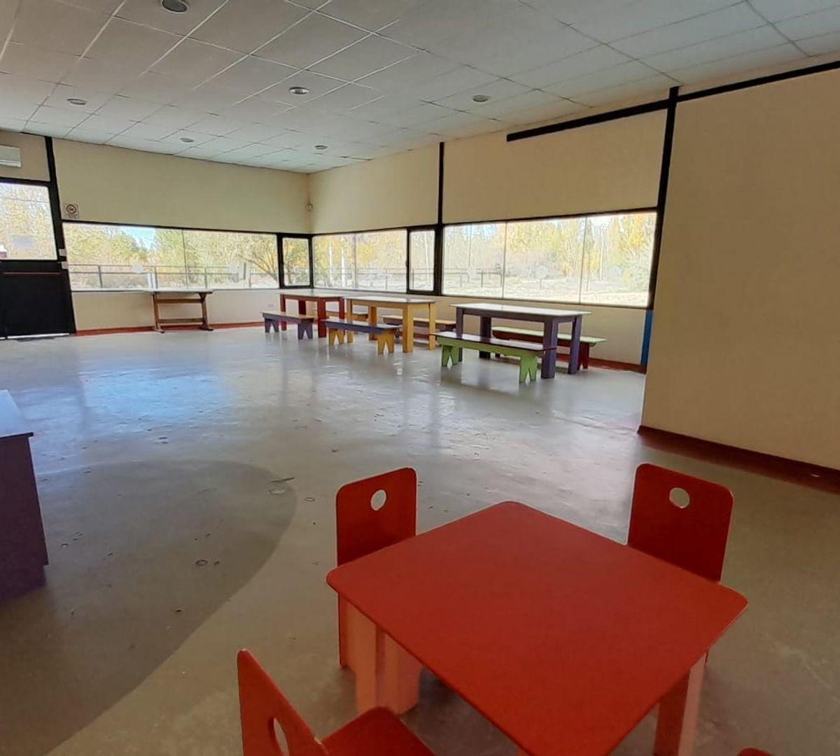 Venta Salon Comercial, La Herradura, Plottier 4