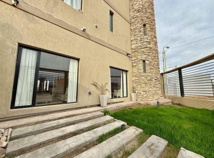 VENTA CASA 4 DORMITORIOS,  BARRIO RIO LIMAY 1