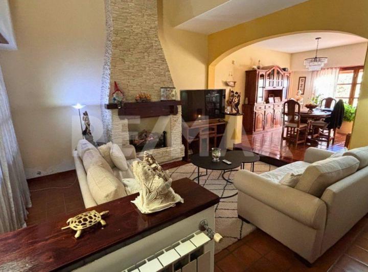 CASA 4 DORM CON QUINCHO Y PILETA CLIMATIZADA 1
