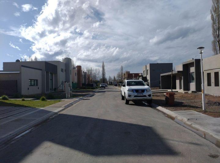 VENTA CASA DE TRES DORMITORIOS BARRIO COSTA SERENA 4
