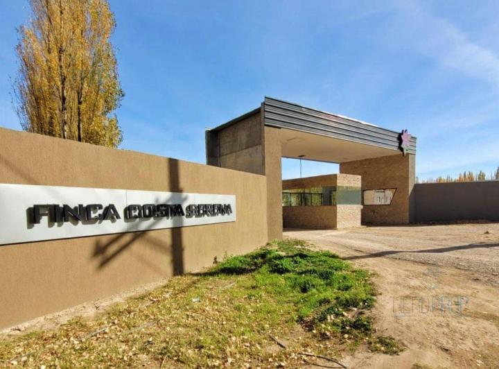 VENTA CASA DE TRES DORMITORIOS BARRIO COSTA SERENA 2