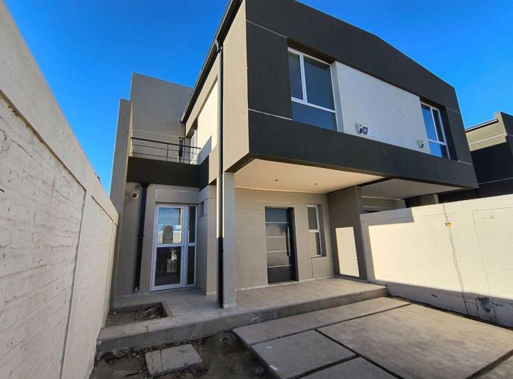 VENTA DUPLEX DOS DORMITORIOS, LOTEO CONFLUENCIA 2