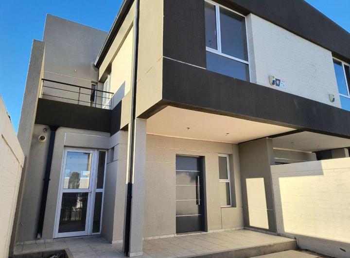 VENTA DUPLEX DOS DORMITORIOS, LOTEO CONFLUENCIA 3