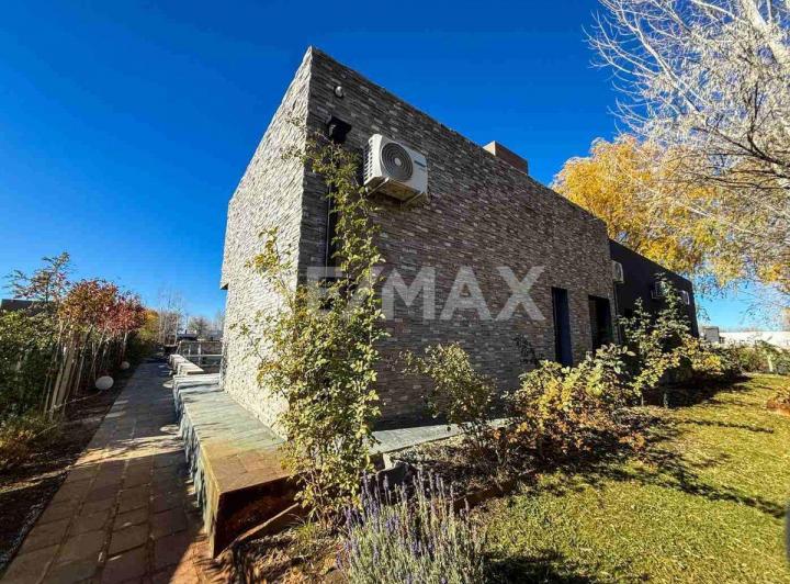 VENTA CASA 4 DORMITORIOS CANALES DE PLOTTIER 4